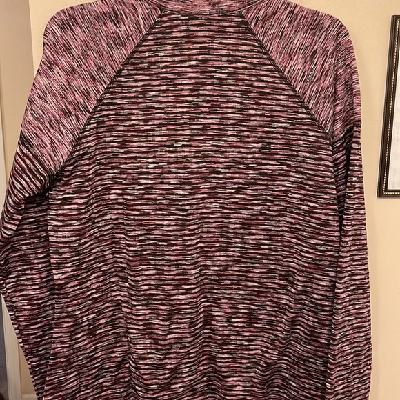 Avía pullover sweatshirt. - Picture 6 of 6